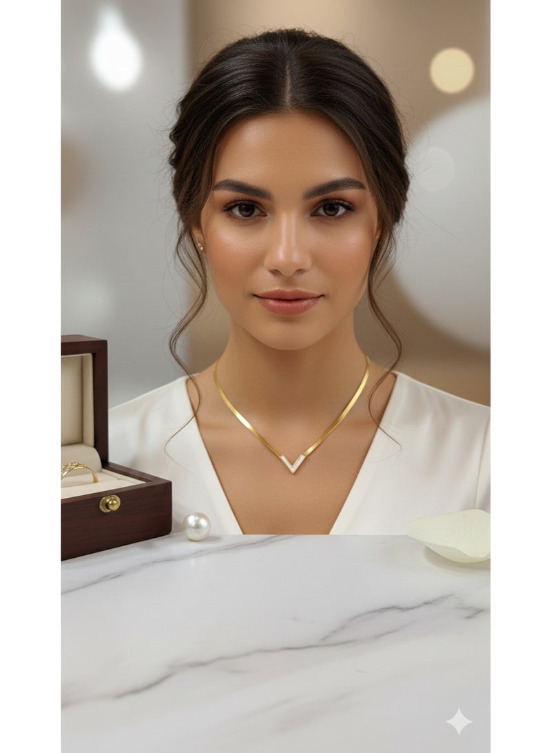 ورد قلادة نسائية جنزير ناعم (سنيك) مطلية بالذهب بتصميم V عصري - من الستانلس ستيل الفاخر. - Image 3